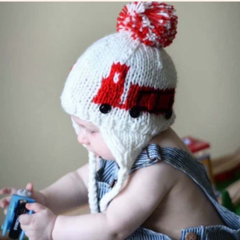 Daisy Baby Infant Boys Red White Firetruck Hat Beanie Pompom 0-6 months NEW